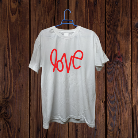 Camiseta de manga corta serigrafiada con diseño diseño de ''Love'' con tipografía manuscrita.\\n\\n26/09/2019 18:19